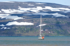 33. Voor anker in de baai hrafnsfjördur