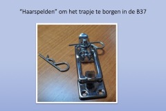 Haarspelden-om-het-trapje-te-borgen-in-de-B37